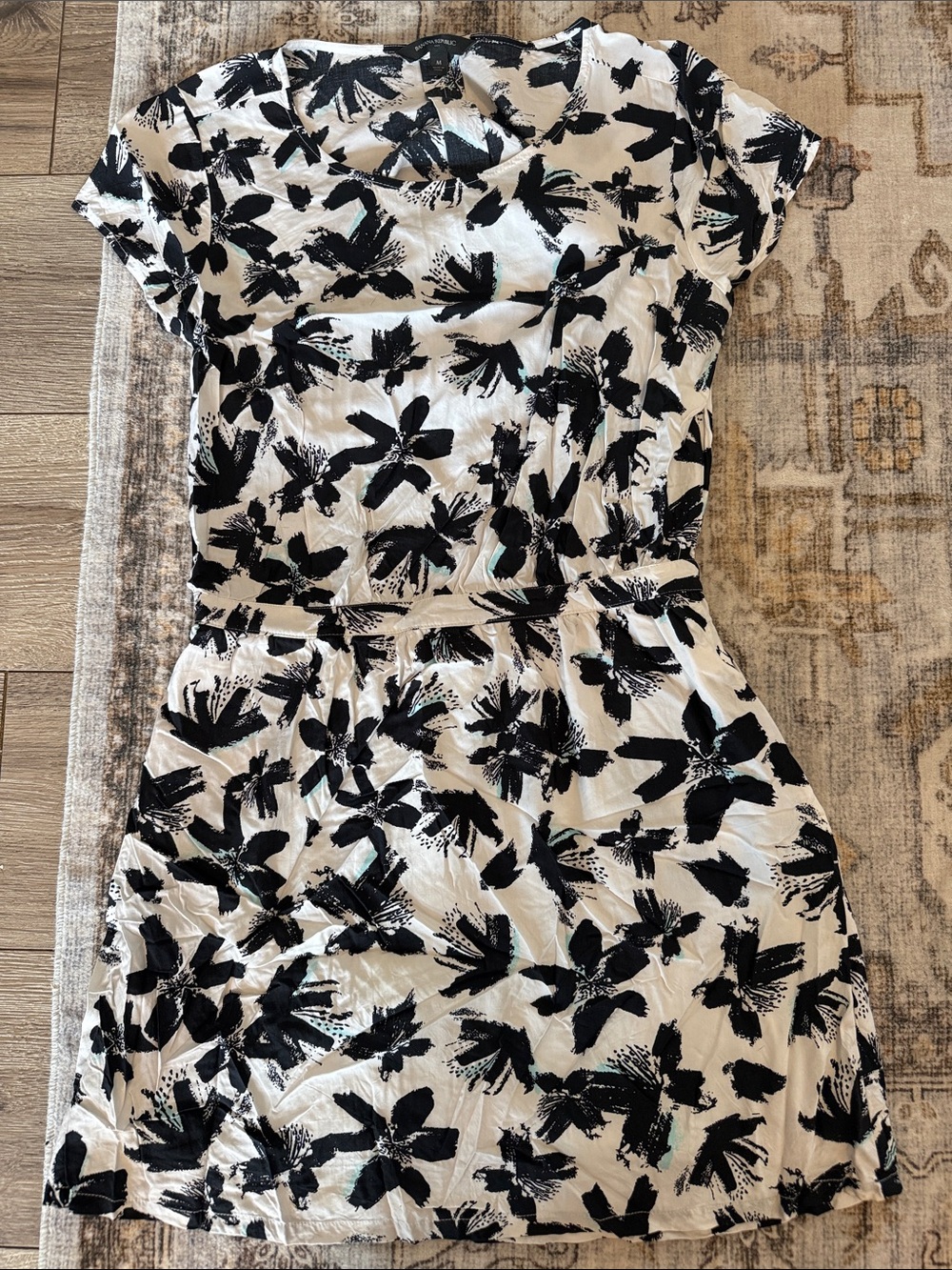 Banana Republic Black and White Floral Short Sleeve Dress